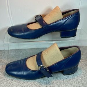 Promenaders size 9 blue leather Mary Janes. 1” heel full leather bottom sole.